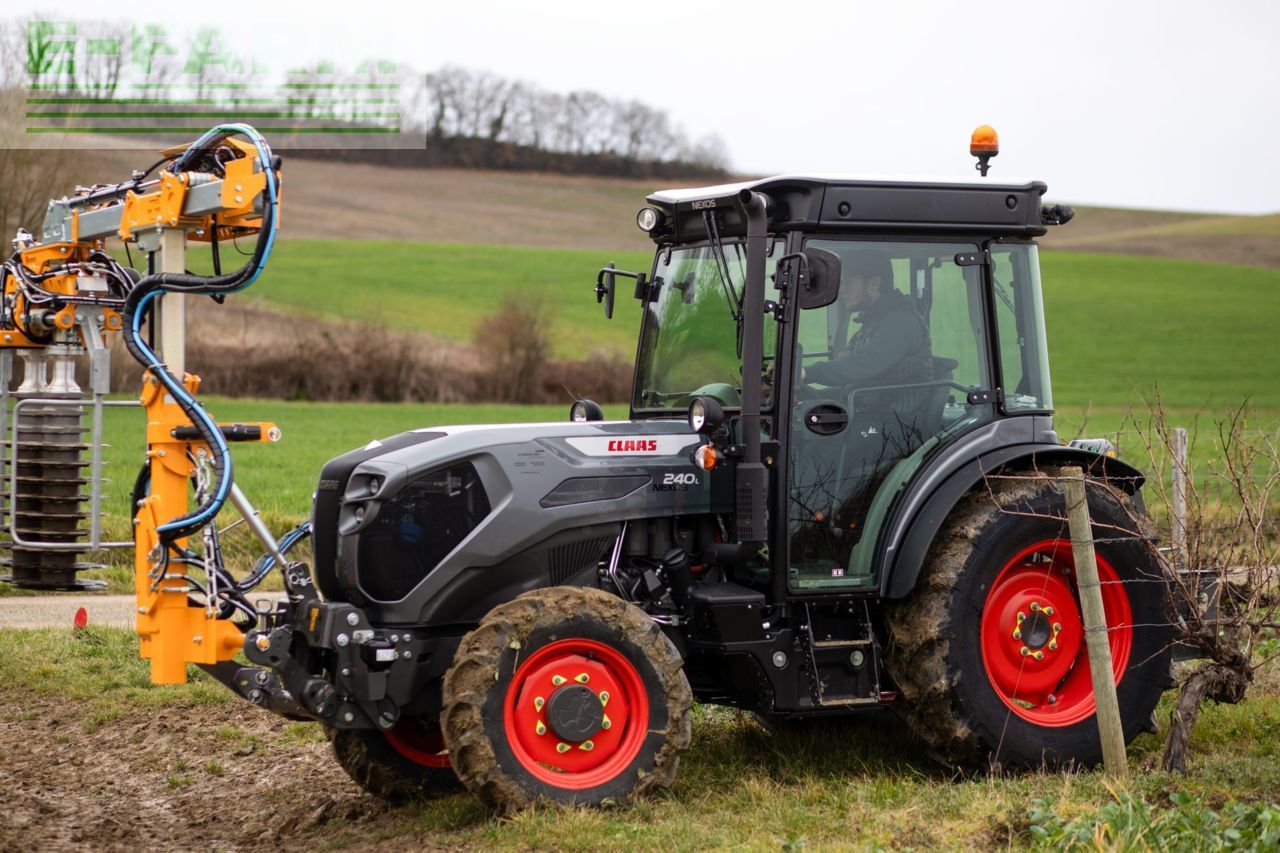 Claas Nexos 240 L Tractor €65,000