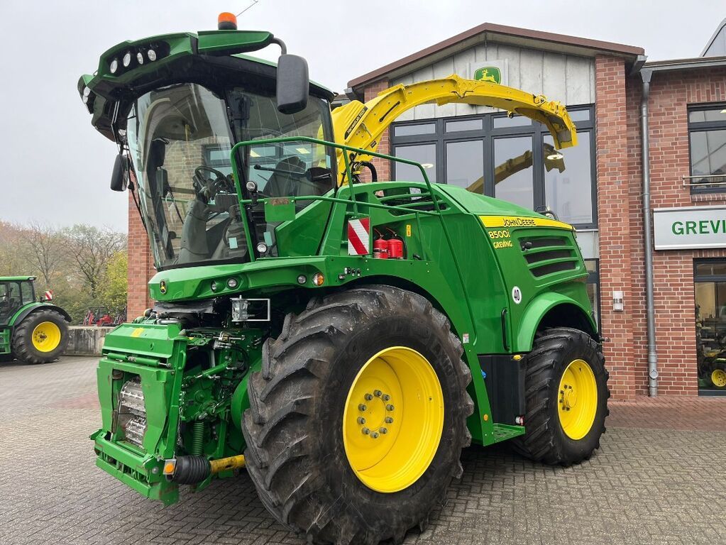 E-FARM: John Deere 8500 - Feldhäcksler (selbstfahrend) - id FNJHWCE - 239.500 € - Baujahr: 2021 - Abgelesene Motorstunden: 1.222,Motorleistung (PS): 585,Deutschland