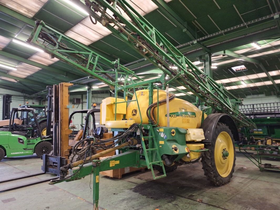 E-FARM: John Deere 732 - Purkštuvas - id KIQFWXW - 15 000 € - Gamybos metai: 2006 - Prancūzija