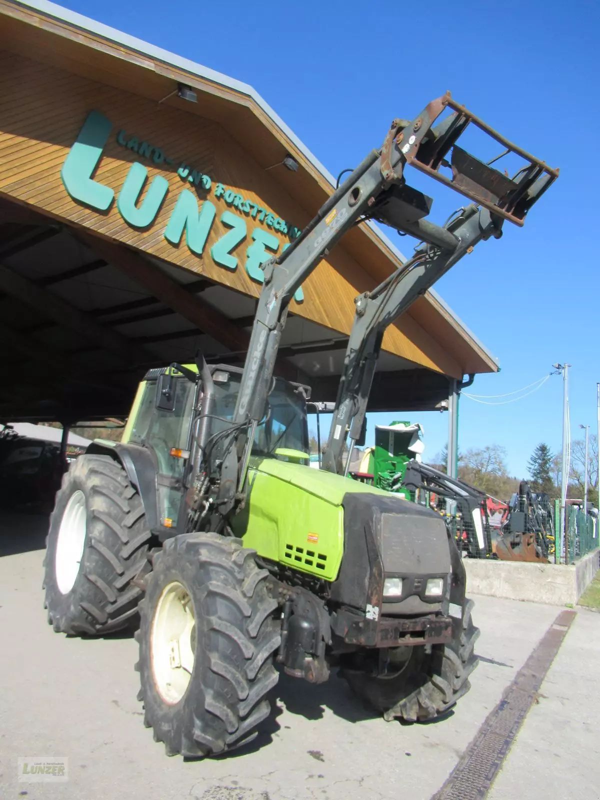 E-FARM: Valtra 8150 HiTech - Tracteur - id ST3EUUF - 35 398 € - Année: 1999 - Lecture du nombre d'heure: 17 000,Puissance du moteur (chevaux): 125,Autriche