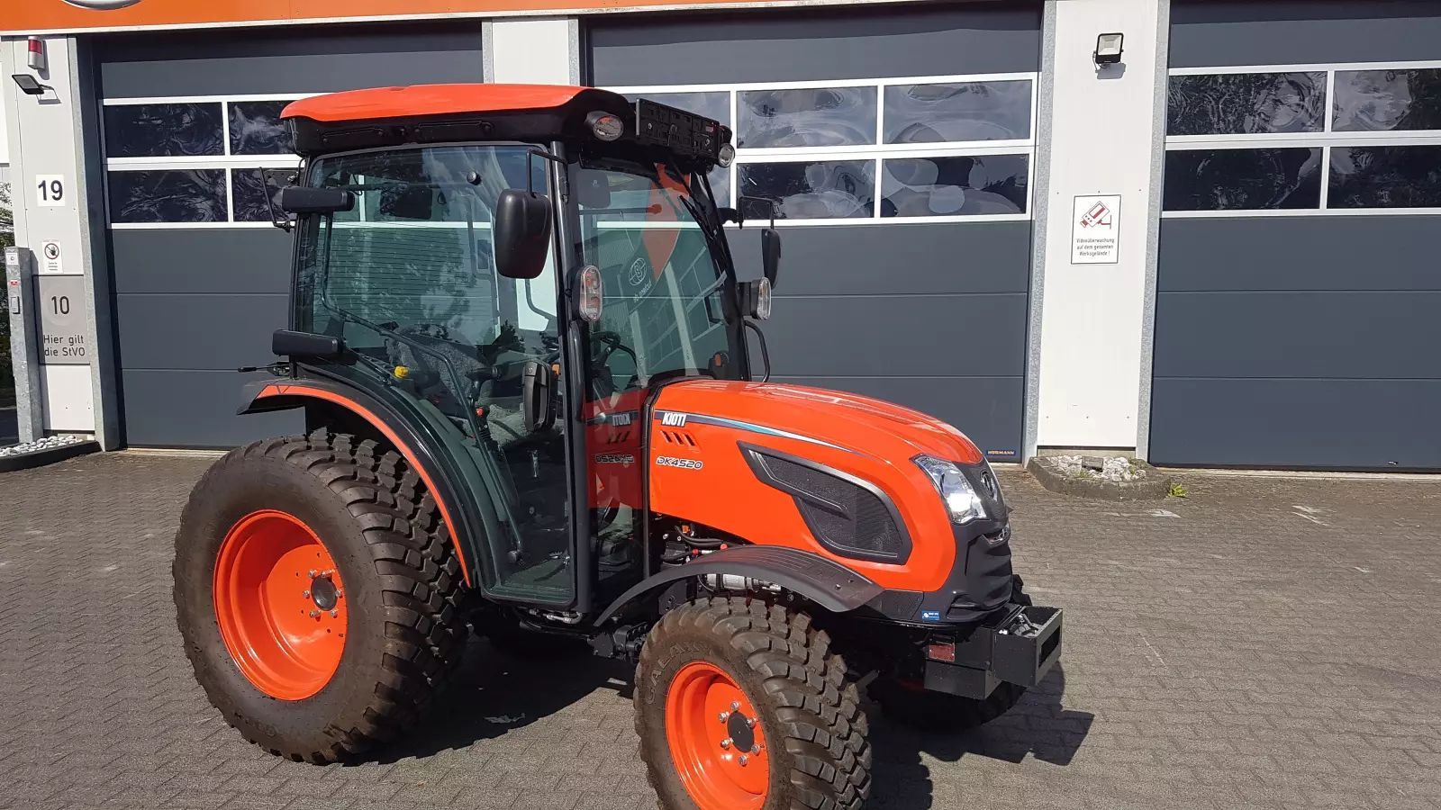 E-FARM: Kioti DK4520 - Τρακτέρ - id AYMR1PN - 27.700 € - Χρονία: 2023 - Μετρητής ωρών: 25,Ισχύς κινητήρα: 45,Γερμανία