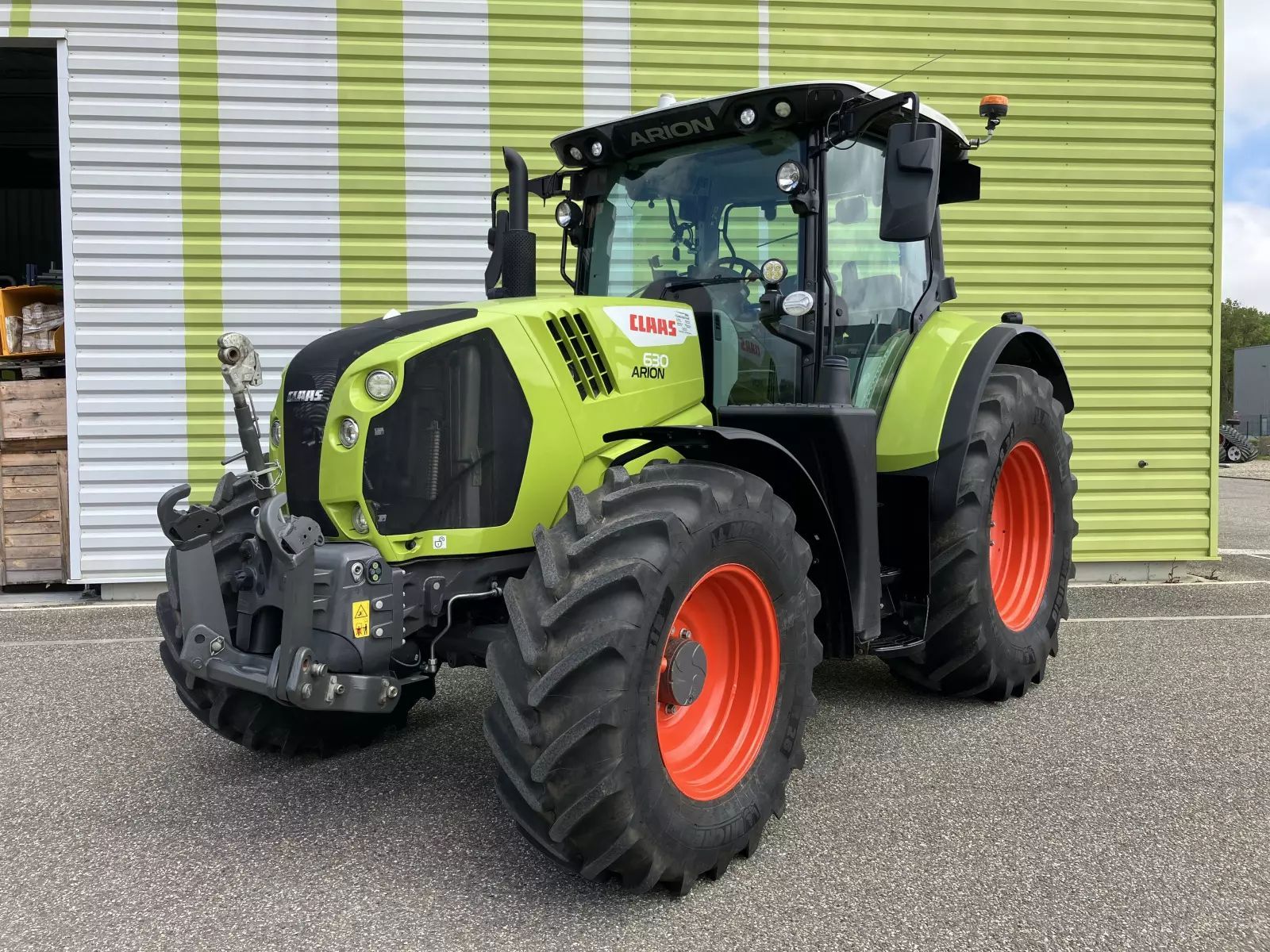 E-FARM: Claas Arion 630 CMATIC - Tracteur - id 5KA52TA - 105 000 € - Année: 2021 - Lecture du nombre d'heure: 1 400,France