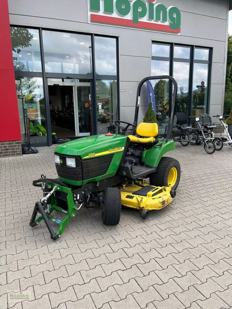 E-FARM: John Deere 2210 - Lawn mower - id STBSPVN - €7,500 - Year of construction: 2006 - Germany