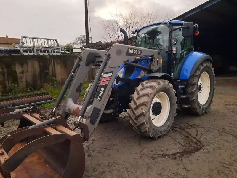 E-FARM: New Holland T5.120 EC - Tractor - id LGF5PUE - €60,000 - Year of construction: 2017 - Engine hours: 2,800,Engine power (HP): 120,France