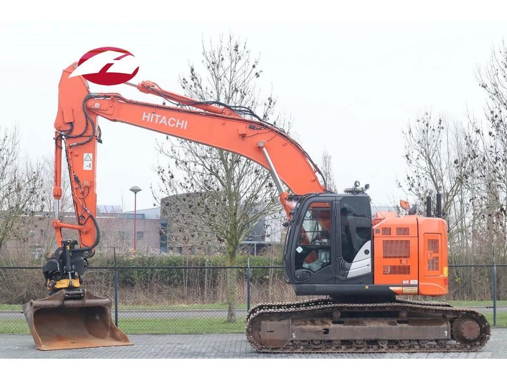 Hitachi zx225 usrlc-6 | rototilt | bucket | good condition Excavator pe șenile 58.500 EUR
