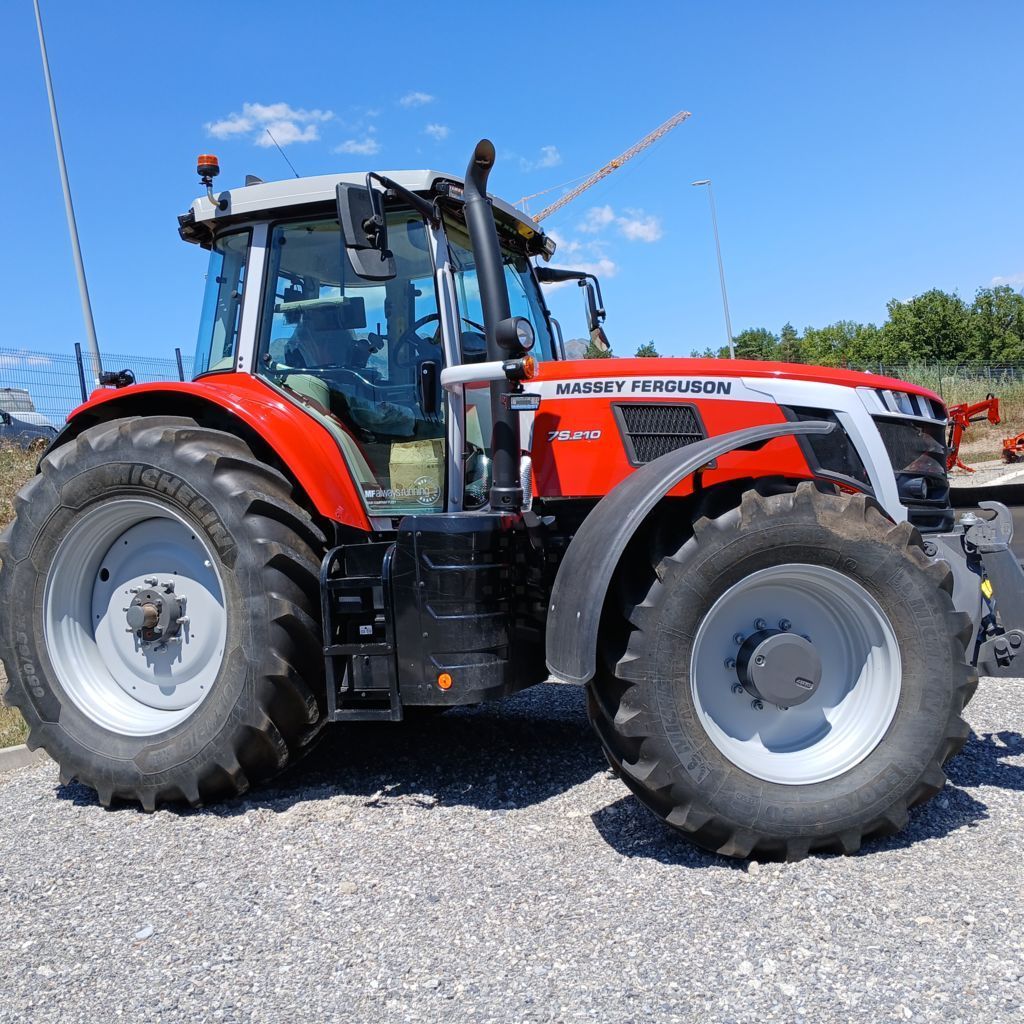 E-FARM: Massey Ferguson 7S.210 - Tractor - id FMYNMYU - €159,500 - Year of construction: 2024 - Engine hours: 250,Engine power (HP): 210,France