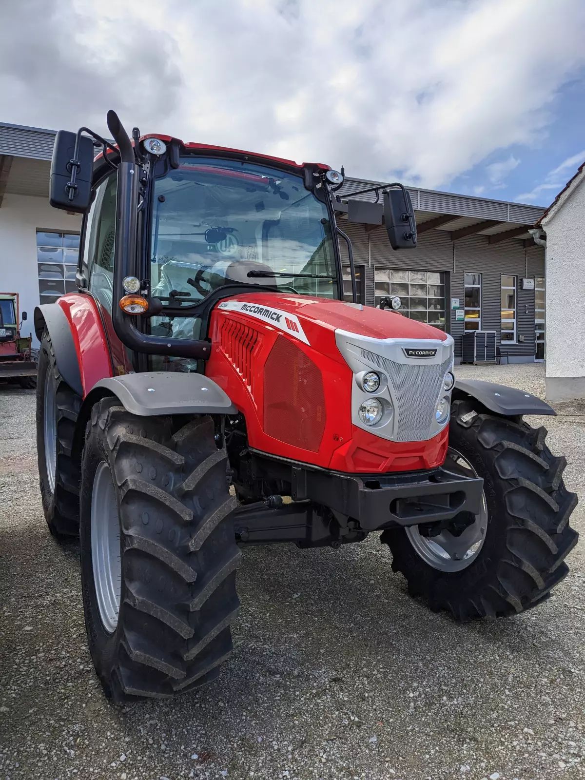 E-FARM: McCormick X5.085 - Traktor - id AHMYZIG - Baujahr: 2024 - Abgelesene Motorstunden: 5,Motorleistung (PS): 75,Deutschland