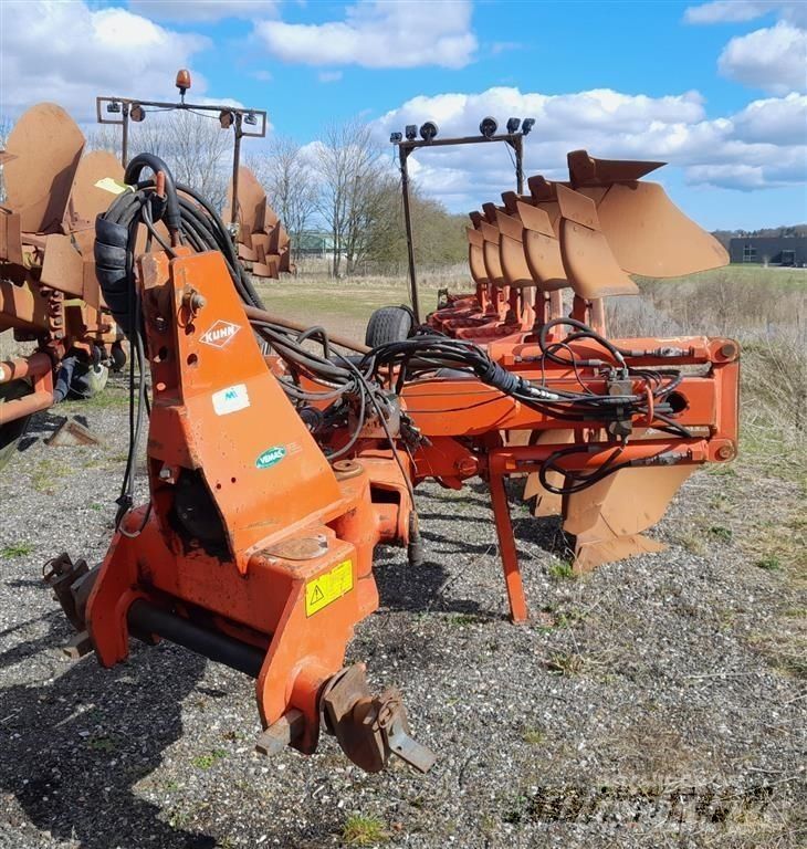E-FARM: Kuhn vari-manager - 8 furet plov - Pflug - id QUU7UR4 - 5.092 € - Baujahr: 2000 - Dänemark