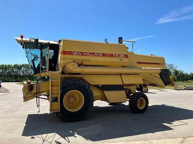 New Holland TX 36 Combine harvester €24,000