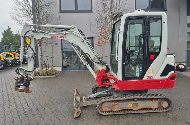 Takeuchi TB 225 Mini-pelle 29 900 €