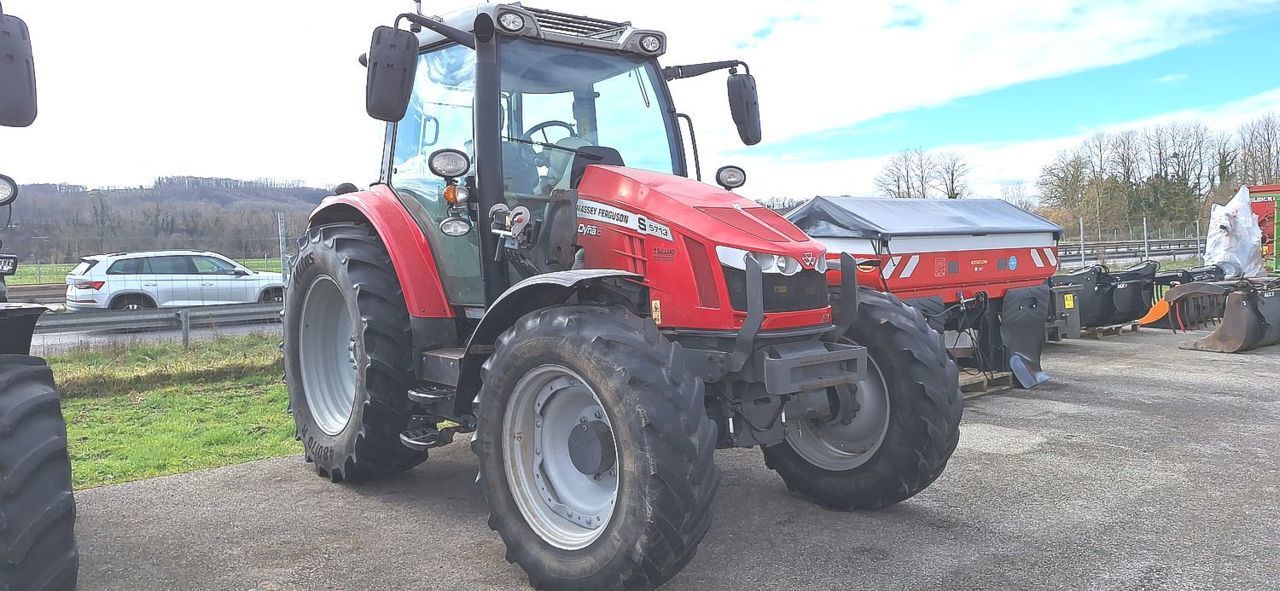 E-FARM: Massey Ferguson 5713S Dyna-6 - Traktor - id 4VM6Z4U - 56.000 € - Baujahr: 2019 - Abgelesene Motorstunden: 4.200,Motorleistung (PS): 130,Frankreich