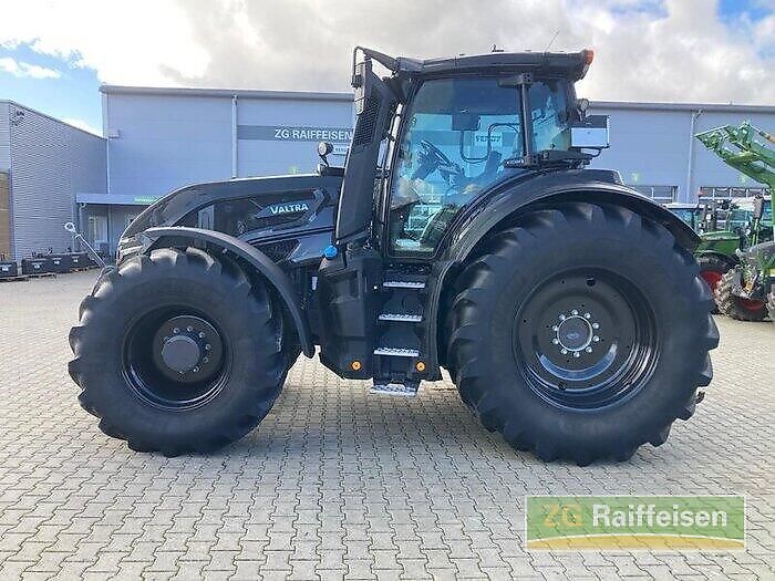 Valtra Q305 Tractor €168,100