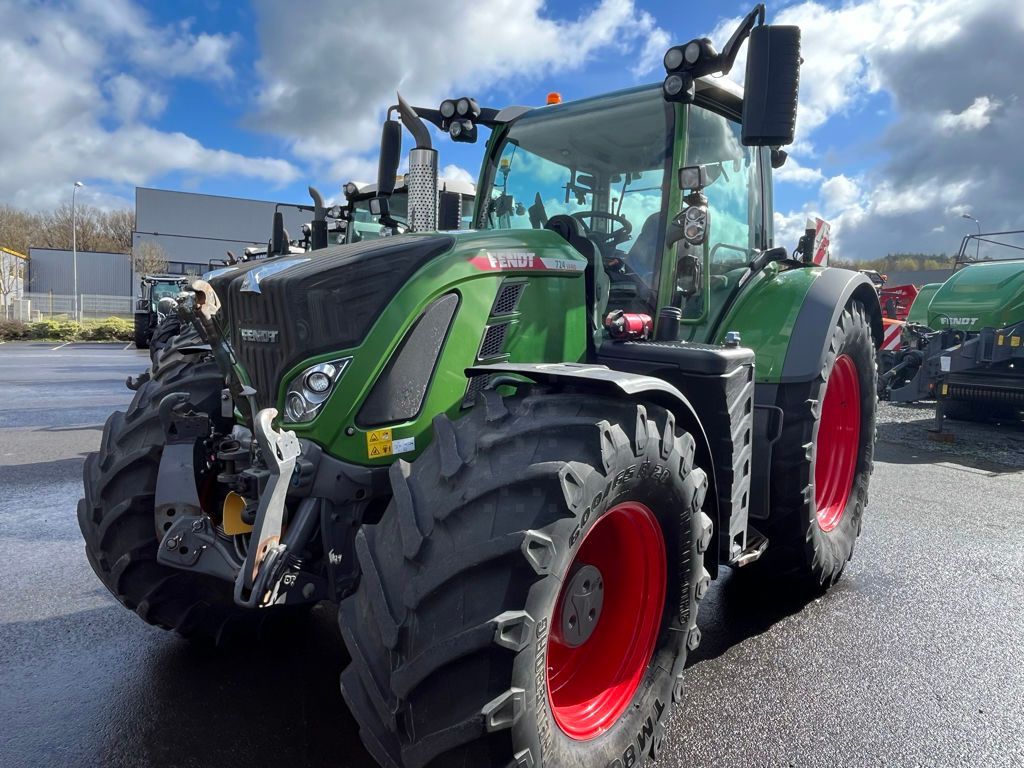 Fendt 724 Vario Profi Plus Tractor €172,000