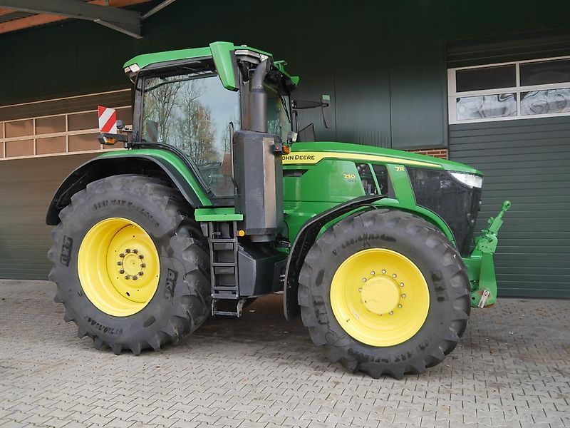 E-FARM: John Deere 7R 250 - Traktor - id PLMHRNC - 124.500 € - Baujahr: 2021 - Abgelesene Motorstunden: 6.230,Motorleistung (PS): 275,Deutschland