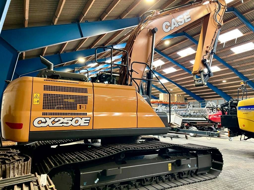Case IH Magnum 250 Crawler excavator