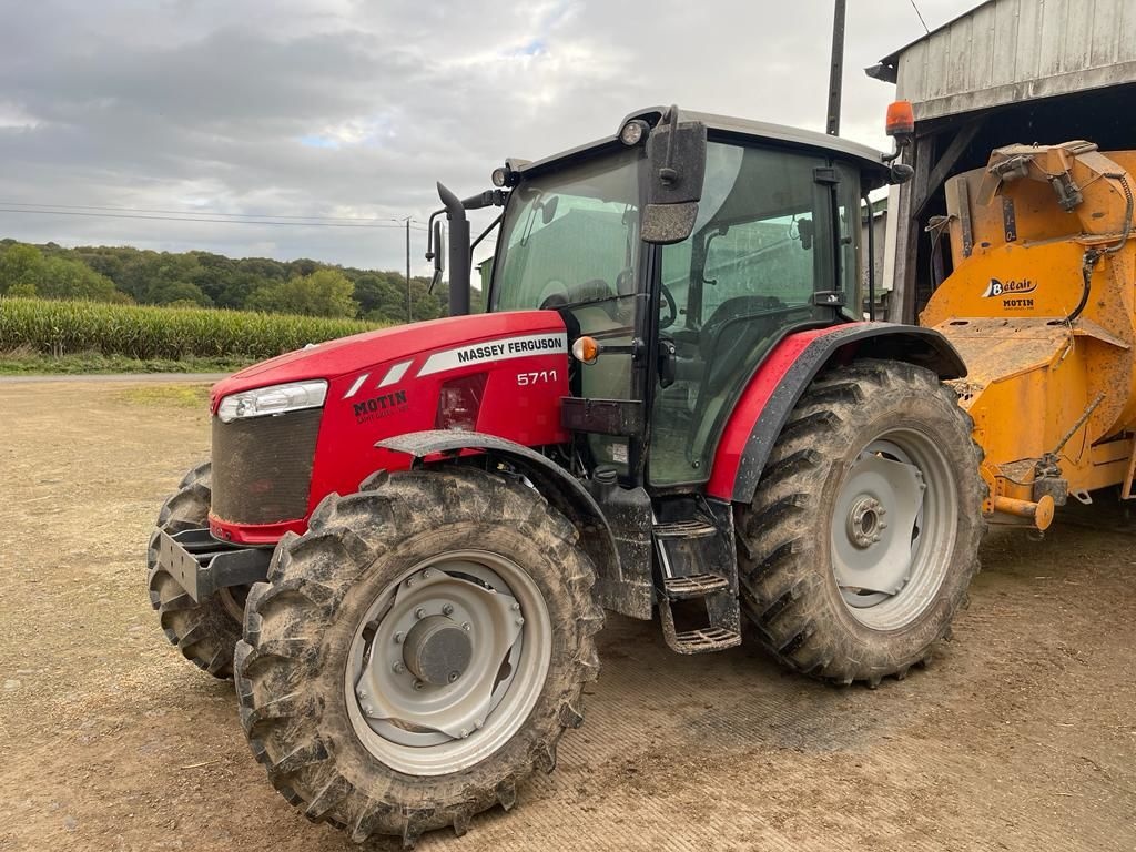 Massey Ferguson 5711 tractor 42 000 €