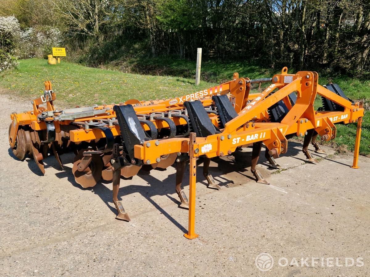 E-FARM: Simba 4m x-press - Kultywator - id YXXMUMZ - 13 801 € - Rok produkcji: 2010 - Zjednoczone Królestwo