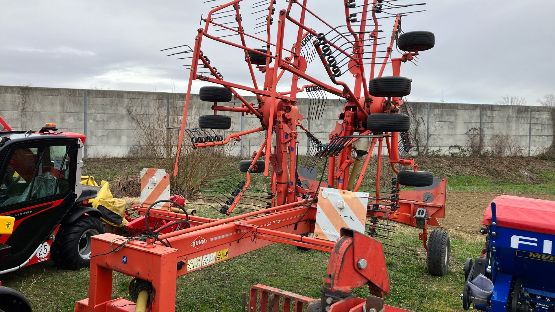 Kuhn GA 7301 windrower €8,761