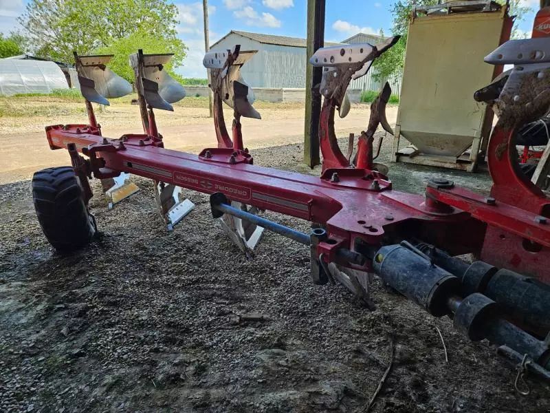 E-FARM: GREGOIRE BESSON rb 7 - Pług - id XLEQSII - 11 000 € - Rok produkcji: 2015 - Francja