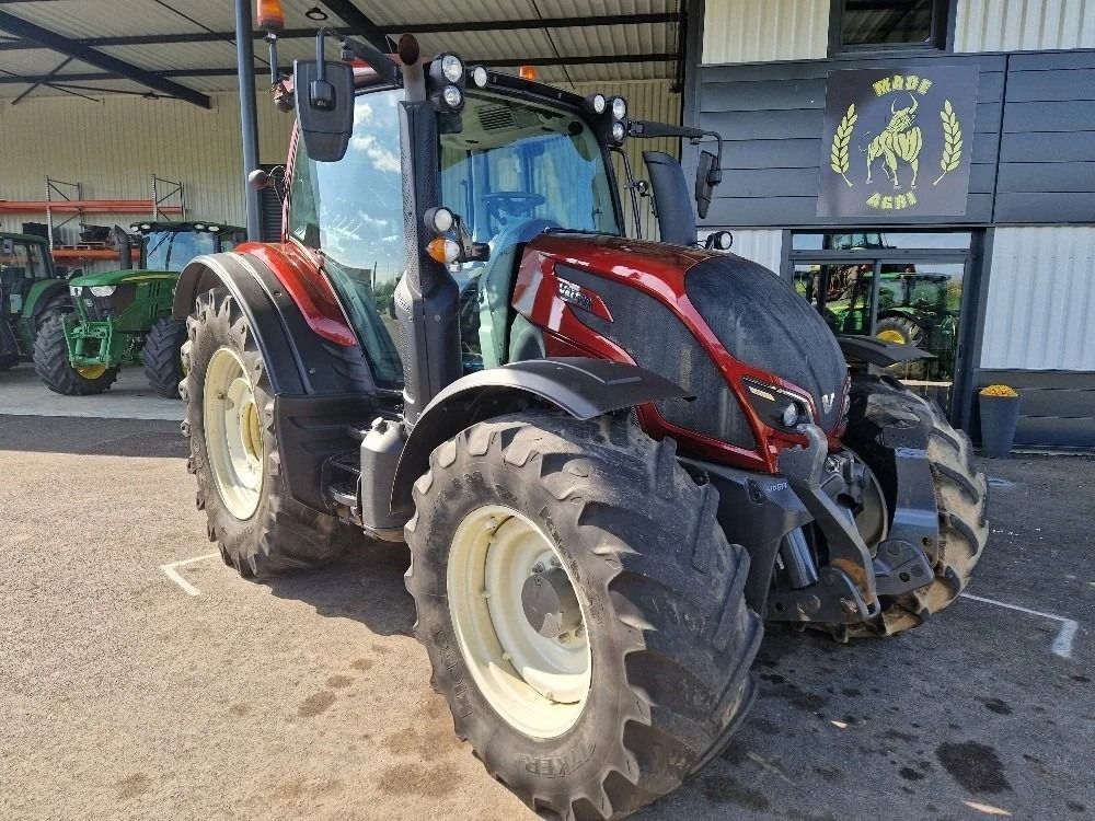 E-FARM: Valtra n154 hitech - Traktor - id YAATXMY - 62.000 € - Baujahr: 2019 - Abgelesene Motorstunden: 3.150,Motorleistung (PS): 155,Frankreich