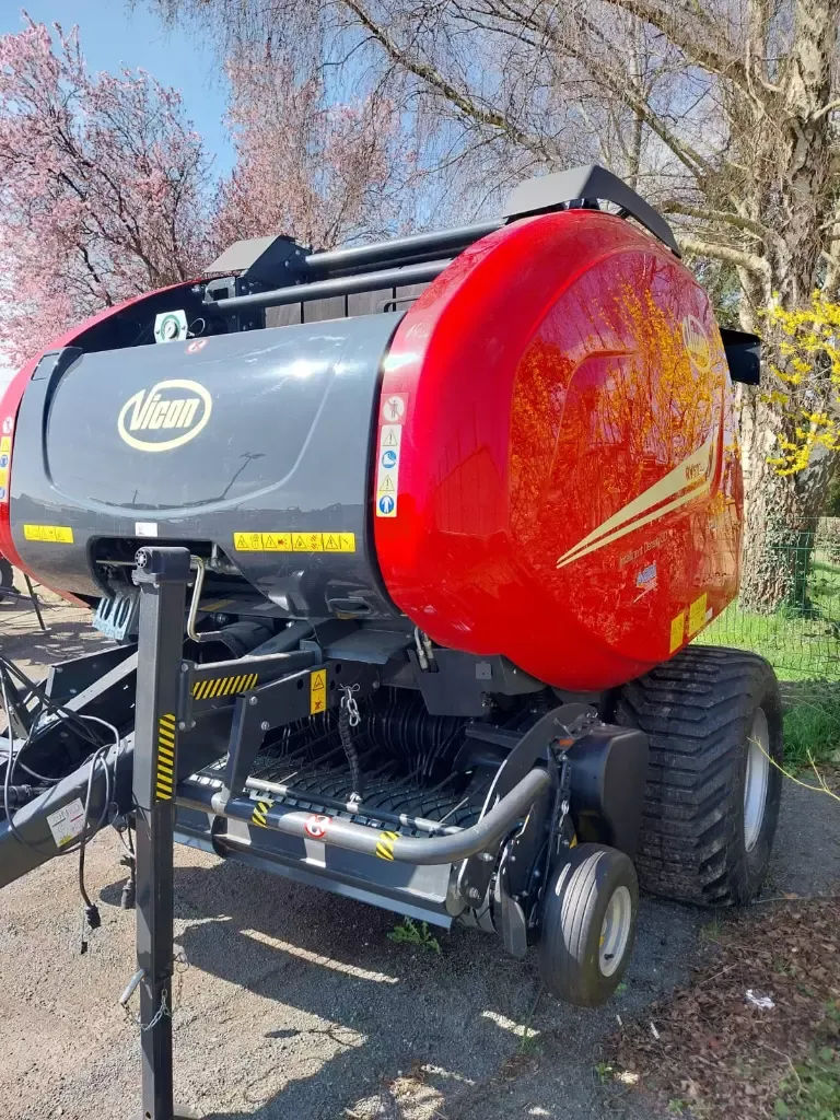 E-FARM: Vicon rv 5220+ - Pressa - id 4HHQ84C - 49.500 € - Anno di costruzione: 2023 - Francia