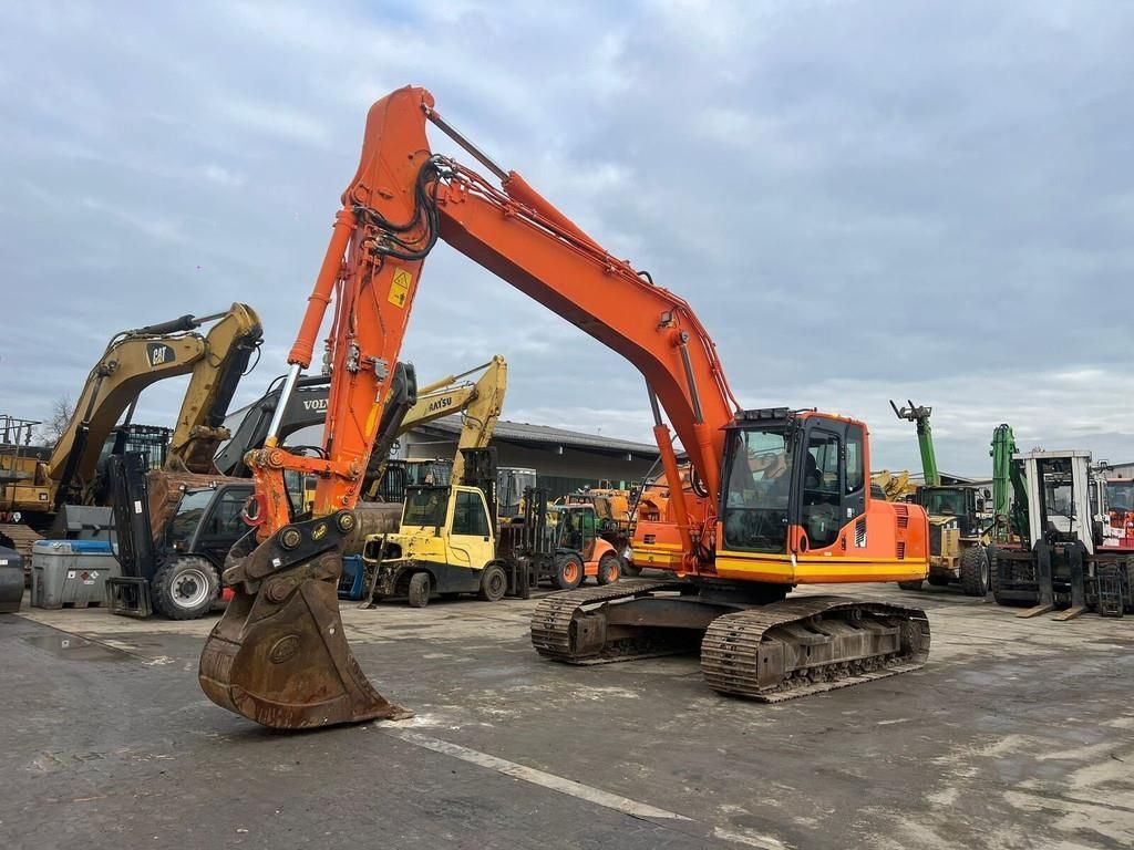 KOMATSU hb 215 lc-1 Crawler excavator €34,900