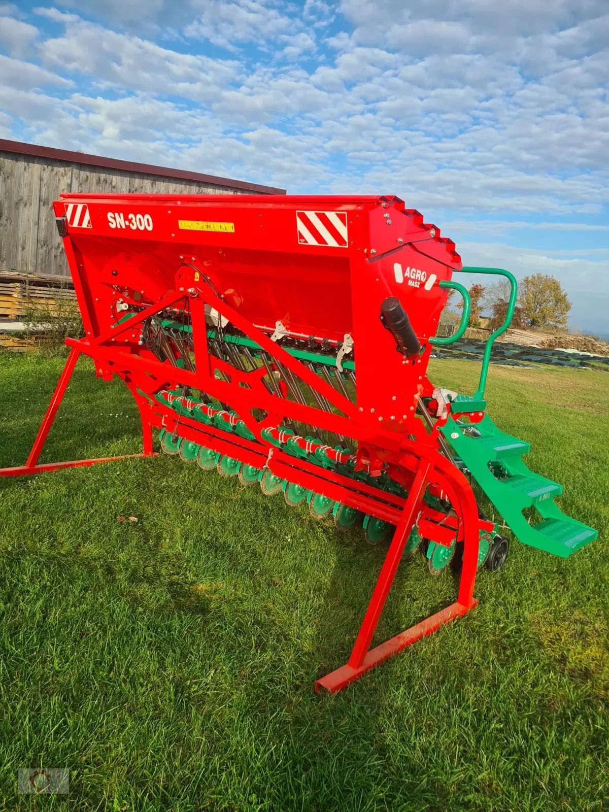 E-FARM: AGRO-MASZ sn 300 doppelscheibenscharen am+ kontroller drillmaschine - Semoir complémentaire - id FUBTSMV - 12 477 € - Année: 2023 - Allemagne