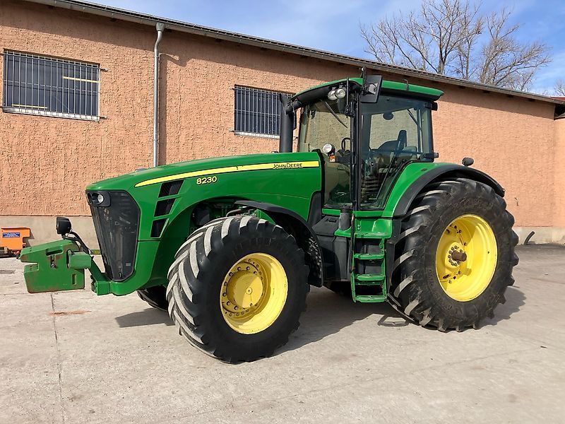 E-FARM: John Deere 8230 - Traktor - id HNVHUKU - 59.000 € - Baujahr: 2007 - Abgelesene Motorstunden: 14.070,Motorleistung (PS): 246,Deutschland