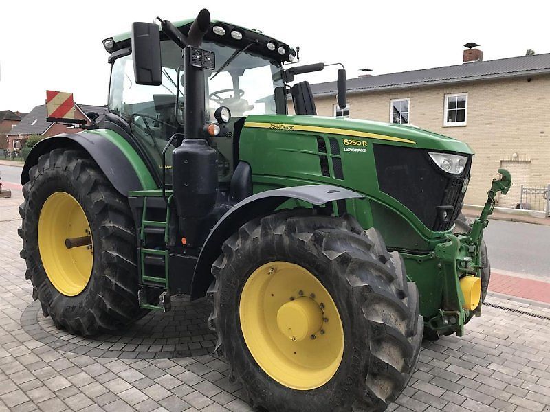 John Deere 6250R Tractor €109,900