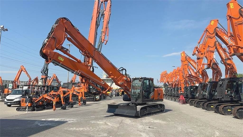 E-FARM: Hitachi zx130dm-7 - Mini excavadora  - id GFX7D7I - Año: 2024 - Italia