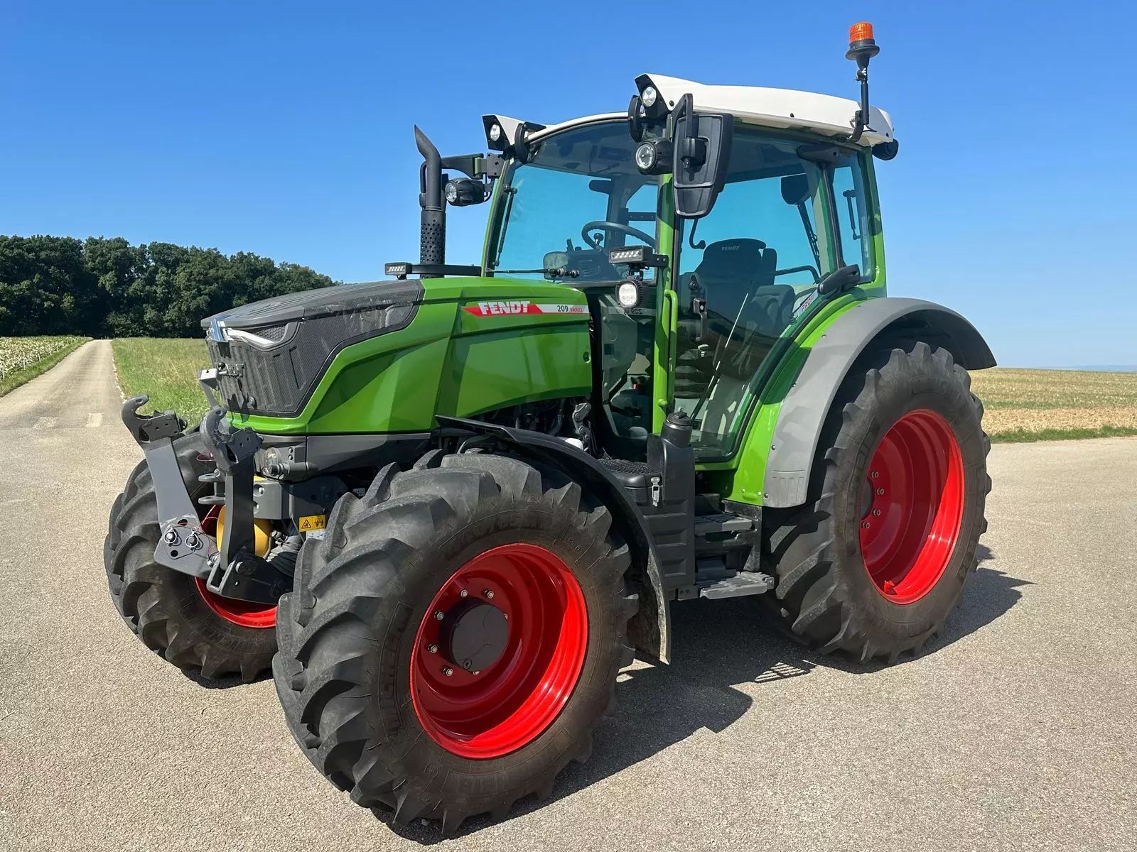 E-FARM: Fendt 209 Vario - Tractor - id PFK7SN9 - 92.920 € - Año: 2022 - Horas: 605,Potencia del motor: 94,Austria