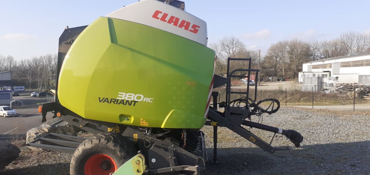 E-FARM: Claas Variant 380 RC - Presă de balotat - id 2G9QGIT - 15.400 EUR - Anul: 2012 - Numărul total de baloți produși: 25.000,Franța