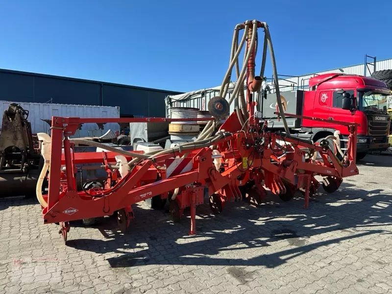 E-FARM: Kuhn maxima 8 reihen - Semoir de précision - id 7WLUZKE - 8 000 € - Année: 2008 - Allemagne