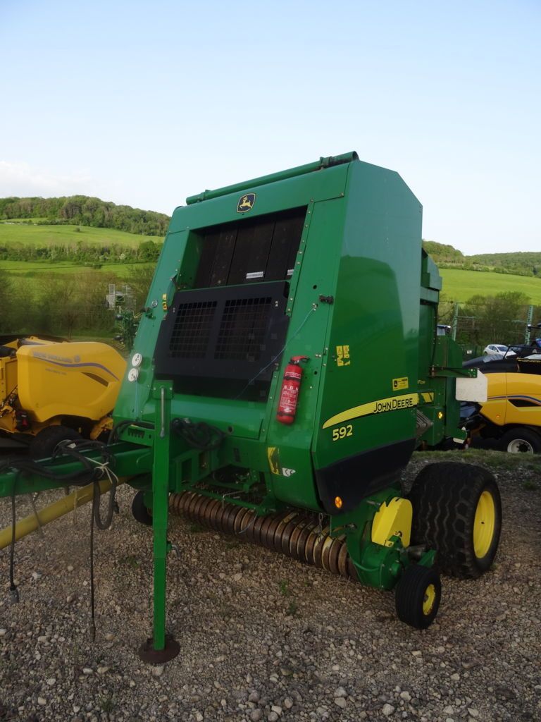 E-FARM: John Deere 592 - Lis - id 8LJS5TB - 9 500 € - Rok výroby: 2007 - Celkový počet vyrobených balíků: 32 000,Francie