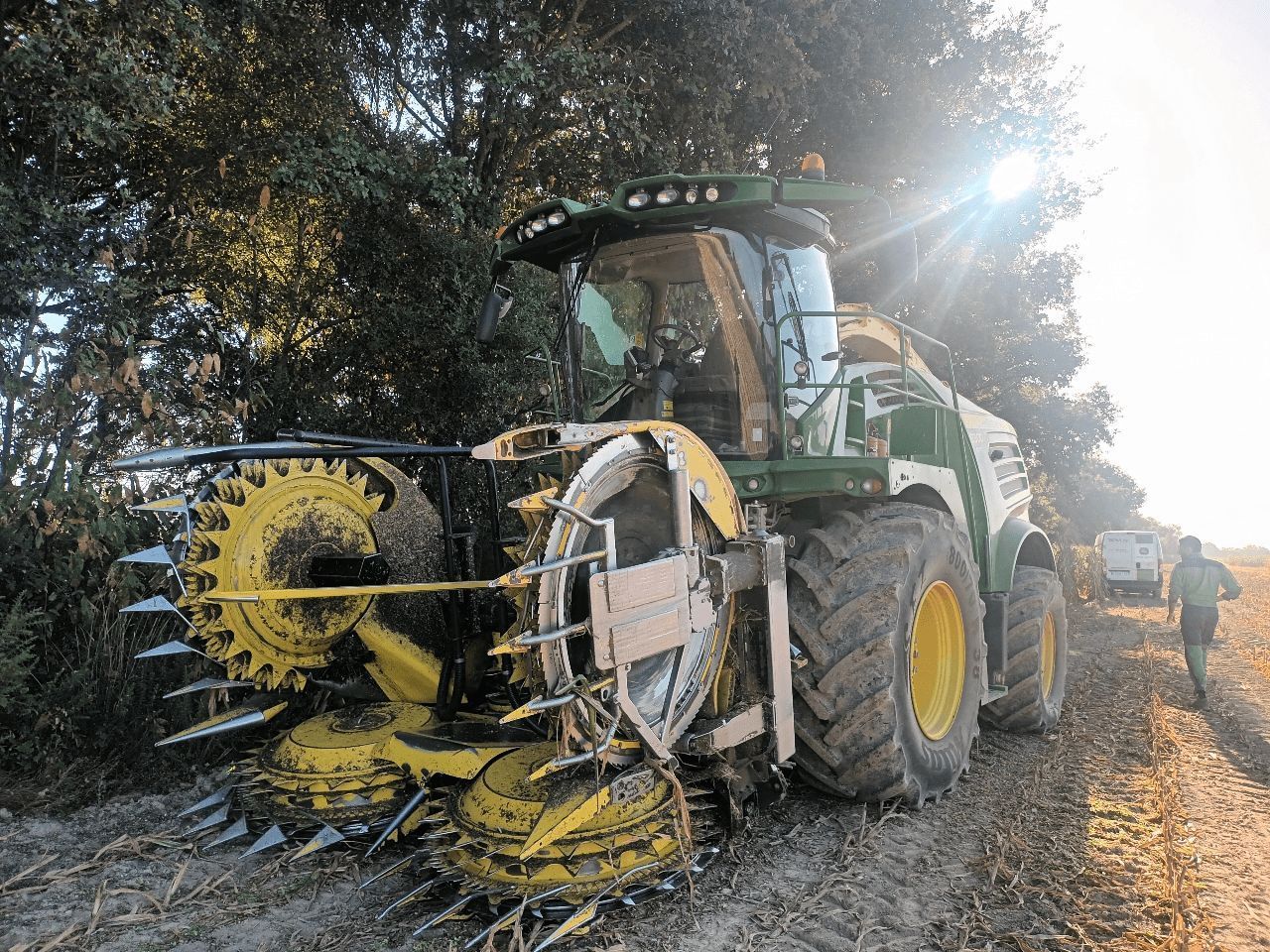 John Deere 8300 Self propelled forage harvester €195,000