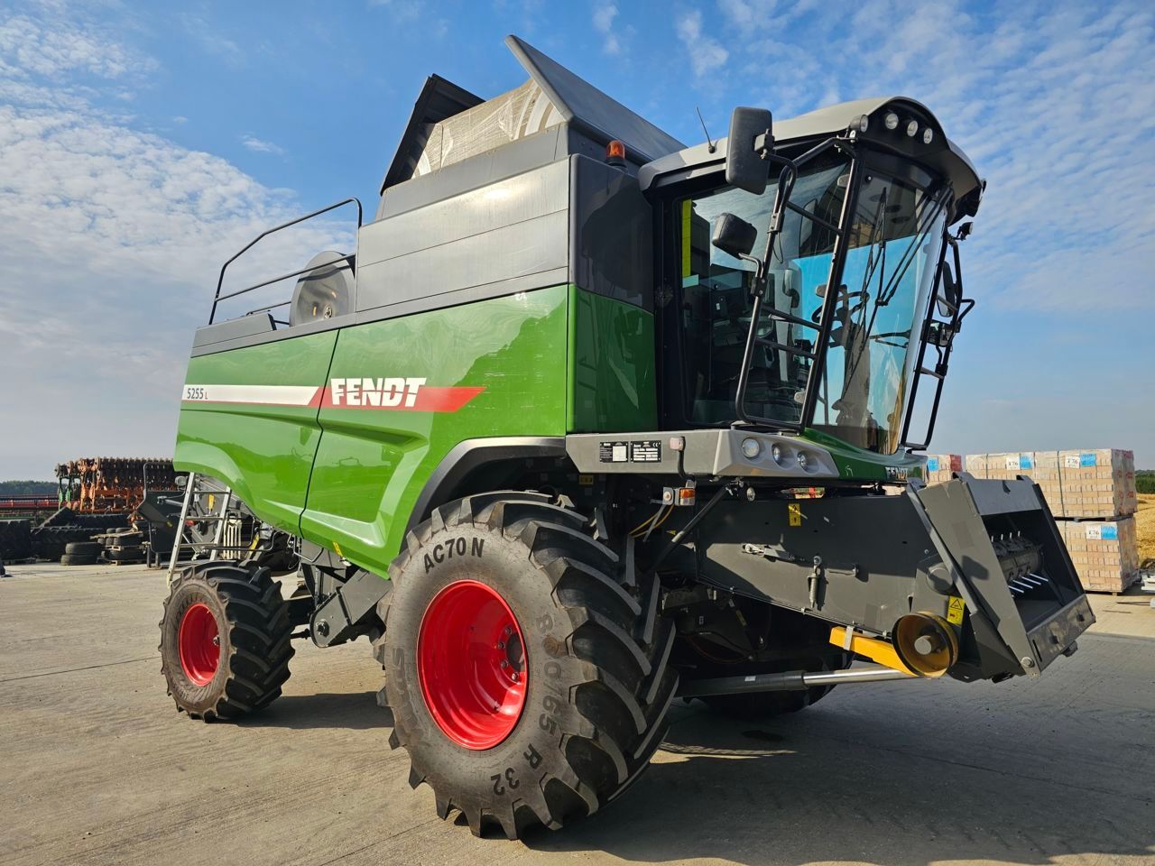 E-FARM: Fendt 5255 L - Cosechadora - id LLSK8WP - 163.896 € - Año: 2023 - Horas: 157,Reino Unido