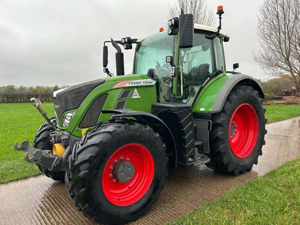 E-FARM: Fendt 724 Vario - Tracteur - id RCIMPGR - 107 606 € - Année: 2018 - Lecture du nombre d'heure: 4 567,Royaume-Uni