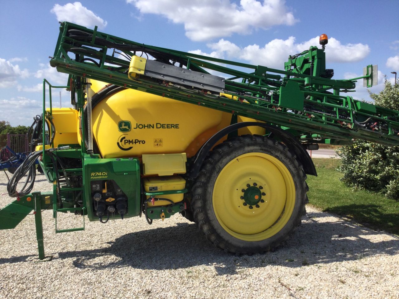 E-FARM: John Deere R740i - Pflanzenschutzspritze - id WUPUI93 - 71.000 € - Baujahr: 2021 - Frankreich