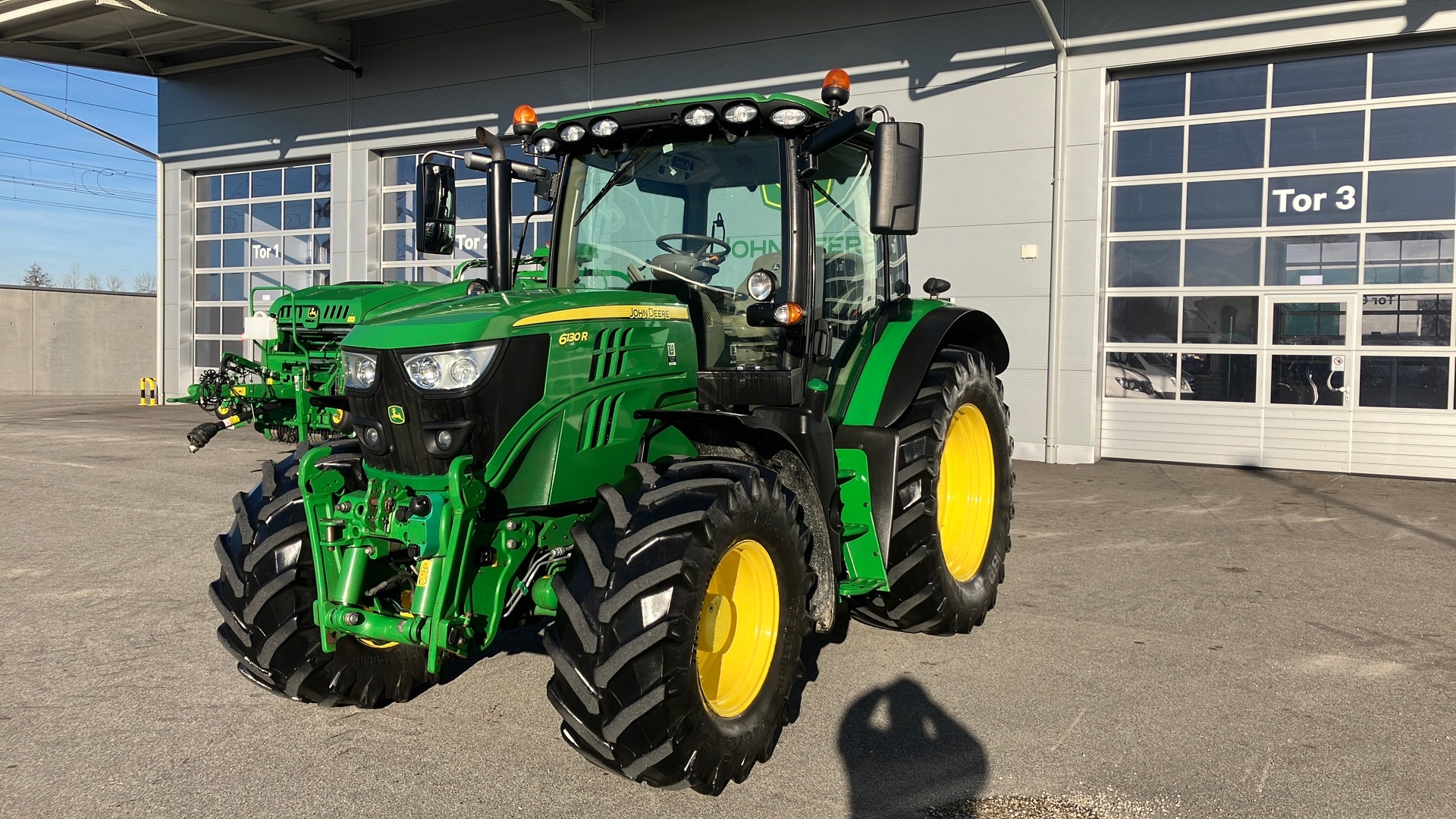 John Deere 6130 R tractor €88,319
