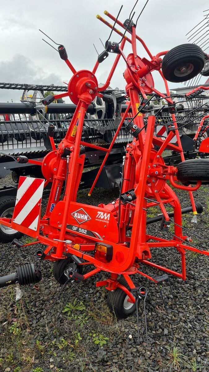 E-FARM: Kuhn GF 582 - Faneuse - id SCUQTYB - 9 500 € - Année: 2024 - Allemagne