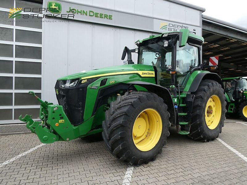 E-FARM: John Deere 8R 370 - Traktor - id FGU5NPQ - 234 500 € - Rok výroby: 2021 - Hodiny motoru: 2 527,Výkon motoru (HP): 370,Německo