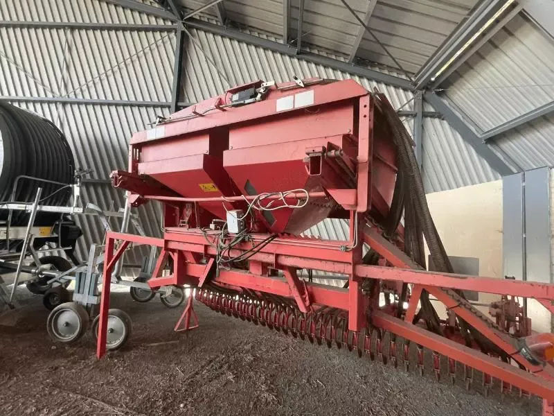 E-FARM: Kuhn combine - Semoir - id FWE4YK6 - 9 500 € - Année: 1999 - France