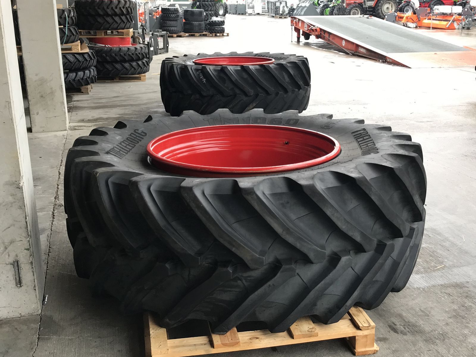 E-FARM: TRELLEBORG vf 750/70r44 + vf 650/60r38 inklusive felgen - Kerék és járószerkezet - id 7ULXMZB - Ausztria