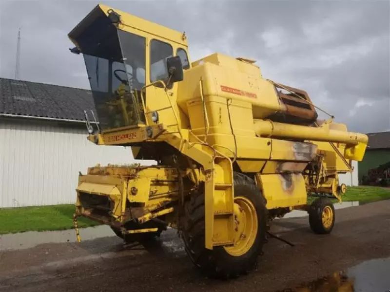 New Holland 1550 Kombajn zbożowy