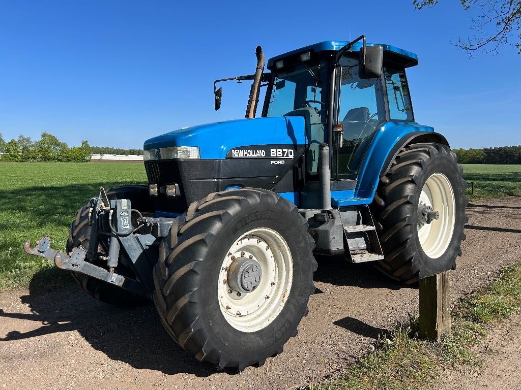 New Holland 8870 Trattore 32.500 €