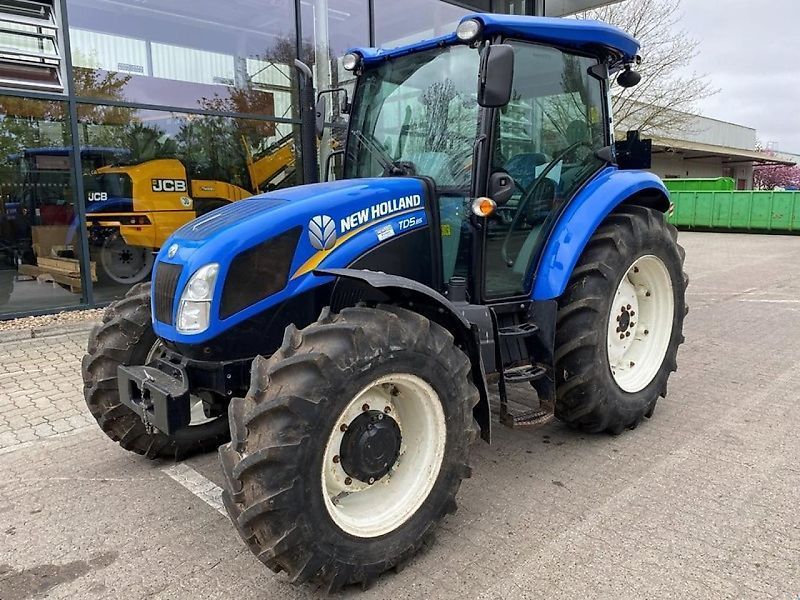 New Holland TD5.85 Tractor €25,000