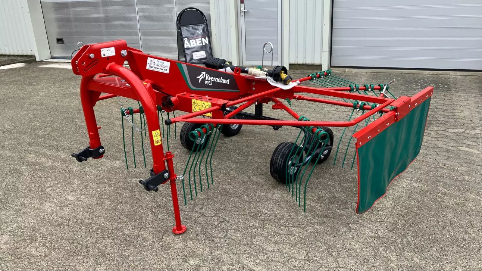 Kverneland 9032 rotorrive Rake €6,348