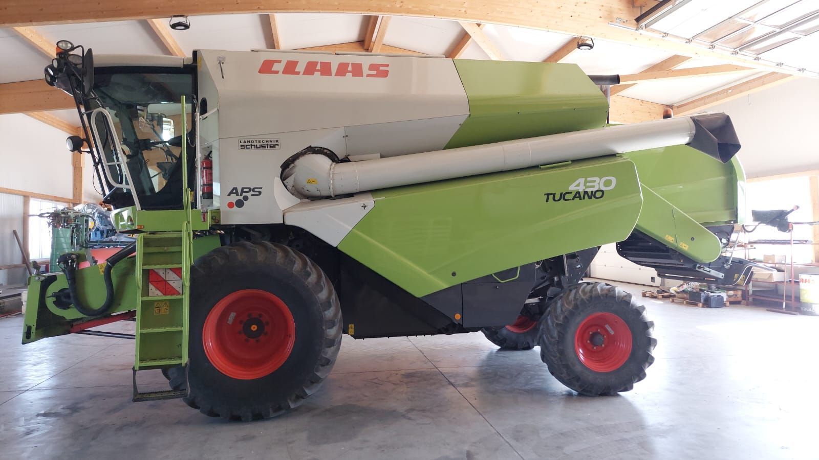 Claas Tucano 430 Kombajn zbożowy 120 000 €