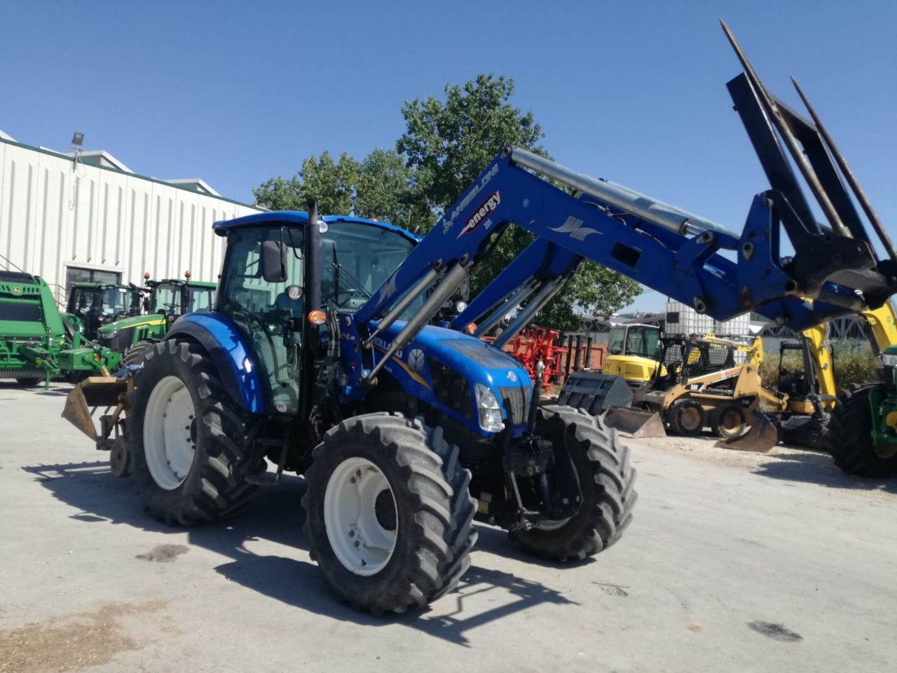 E-FARM: New Holland T4.105 - Tractor - id V9DKY6C - 38.500 € - Año: 2014 - Horas: 4300,Potencia del motor: 105,Italia
