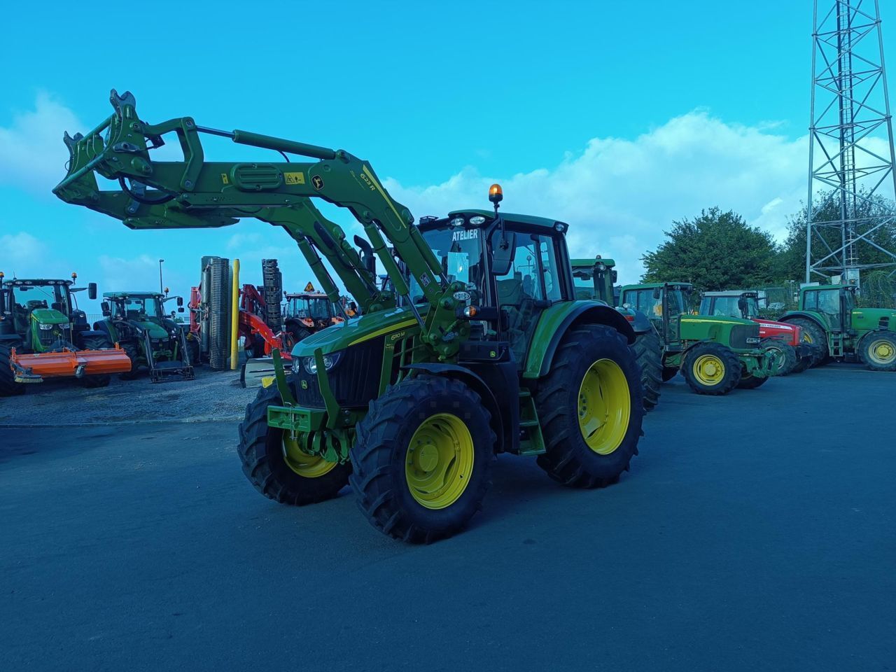 E-FARM: John Deere 6110 M - Traktor - id HCWPUXD - 99.500 € - Baujahr: 2024 - Abgelesene Motorstunden: 750,Motorleistung (PS): 110,Frankreich